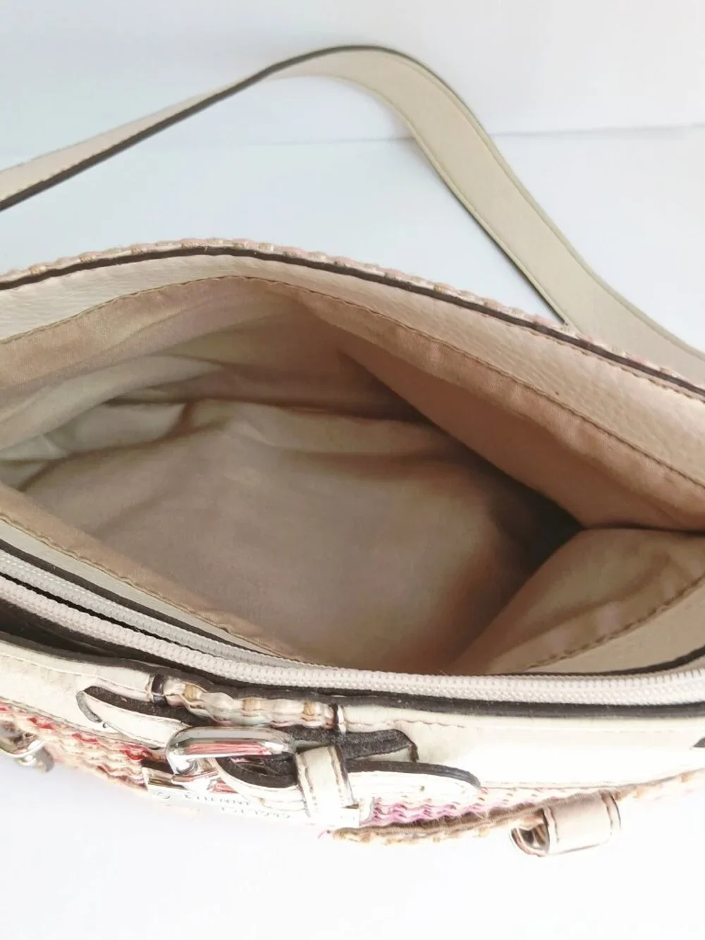Vintage 90's Woven MulticolorJute & Ivory Trim 3 Section Interior Baguette Bag